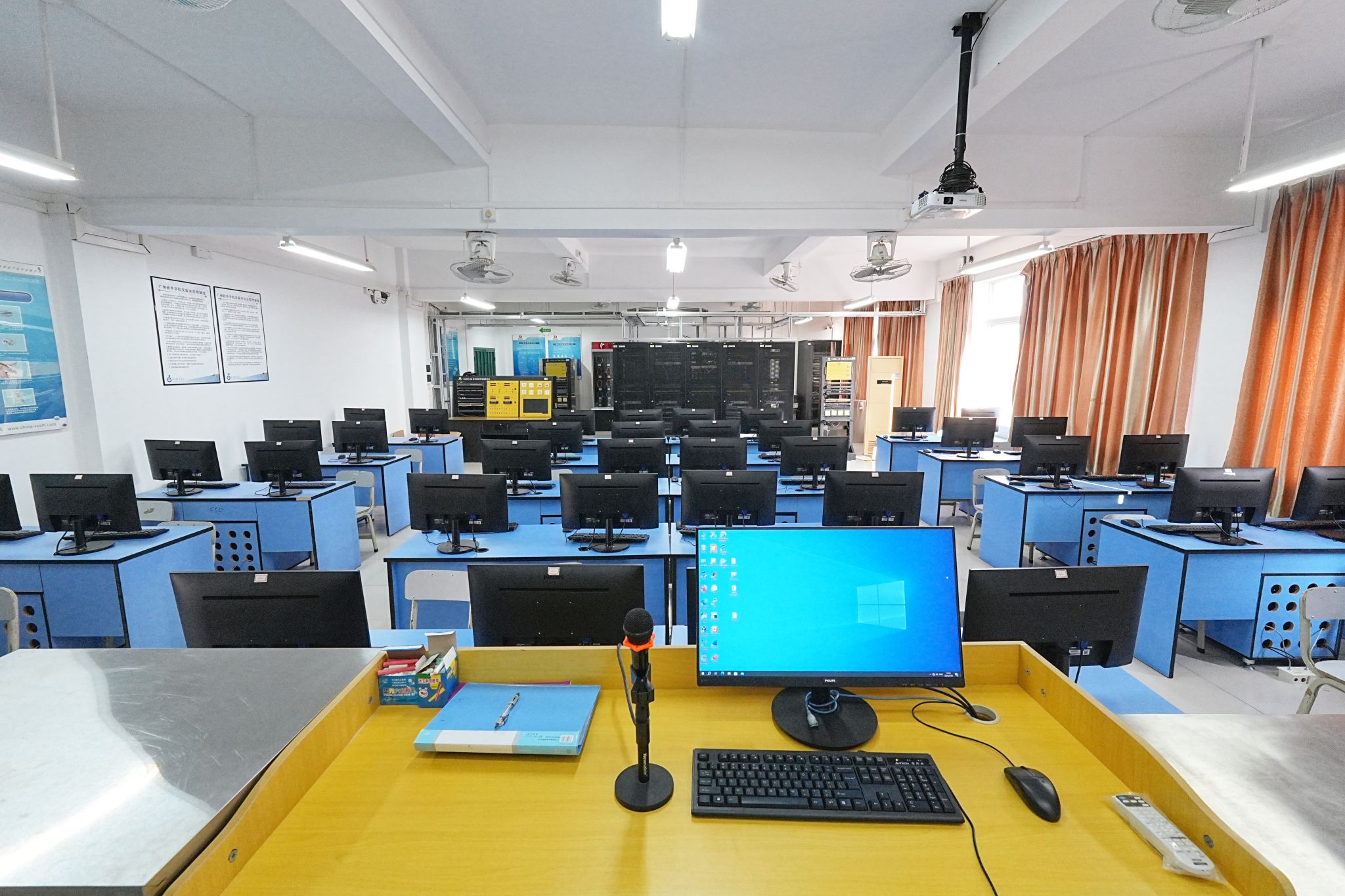 實驗室建設中的計算機信息系統集成 驅動科研創新的關鍵技術